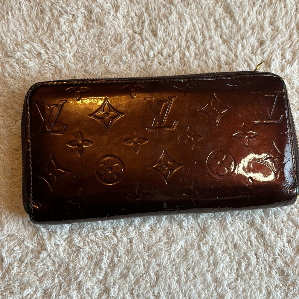 SALE🛍️ Louis Vuitton Vernis Zippy Wallet